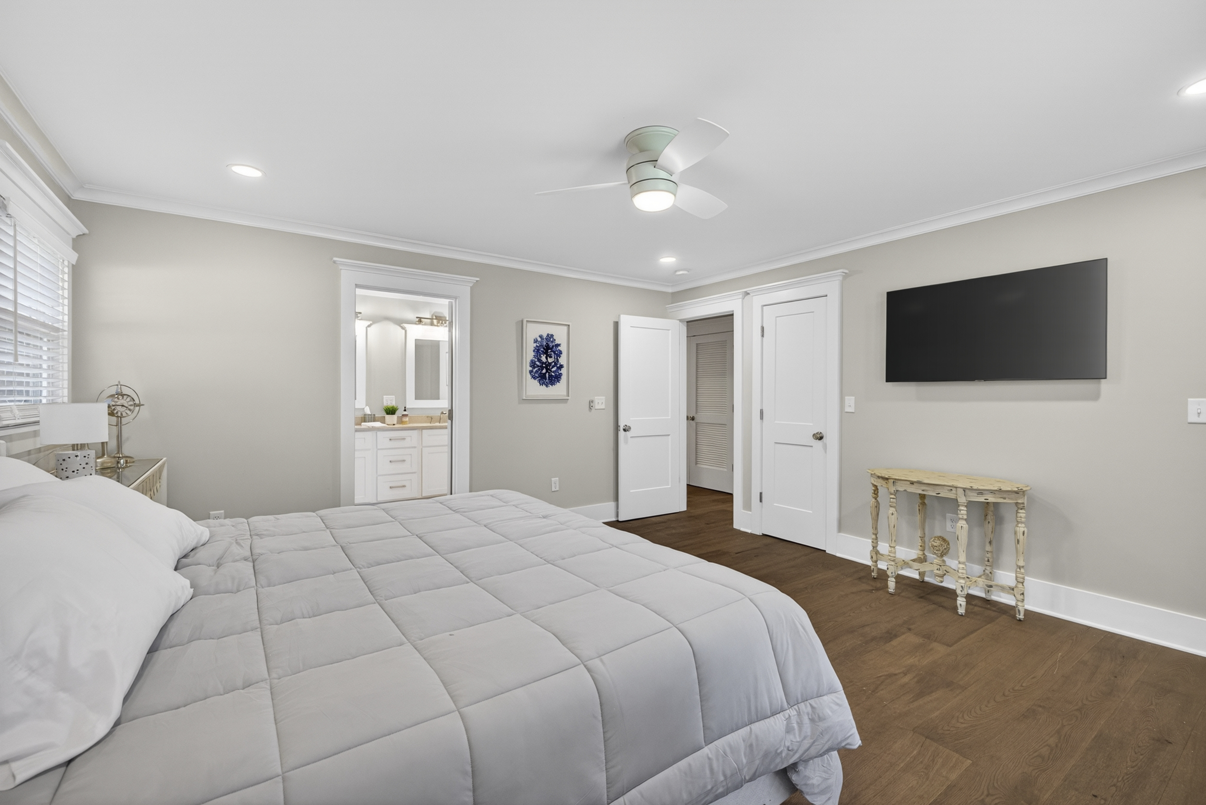 Primary bedroom with en-suite bath and TV