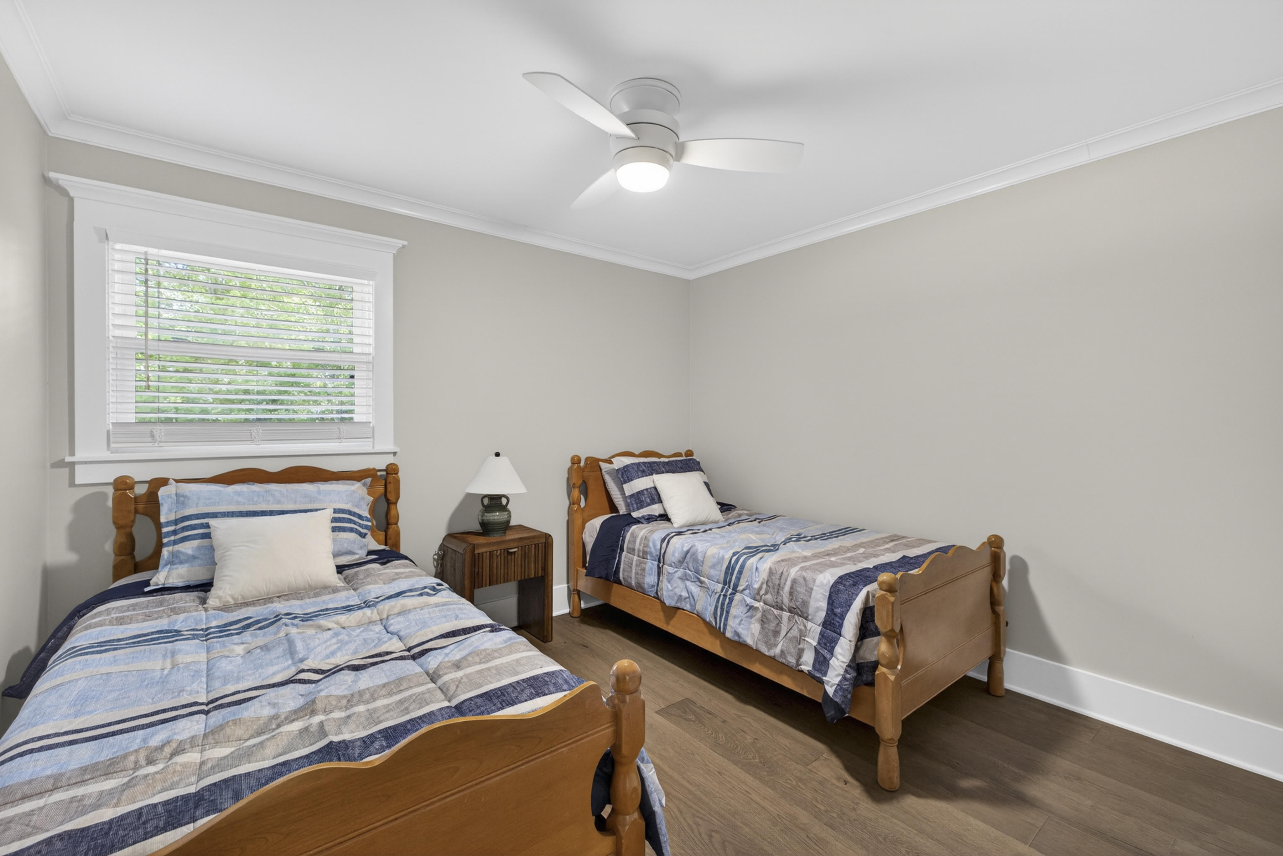 Third bedroom with two twin beds